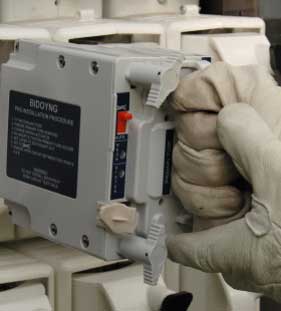 ماژول تست اتصال و پلاگین، نصب دستگاه BIDOYNG بر روی مدارشکن، تست و راه‌اندازی سوییچگیر